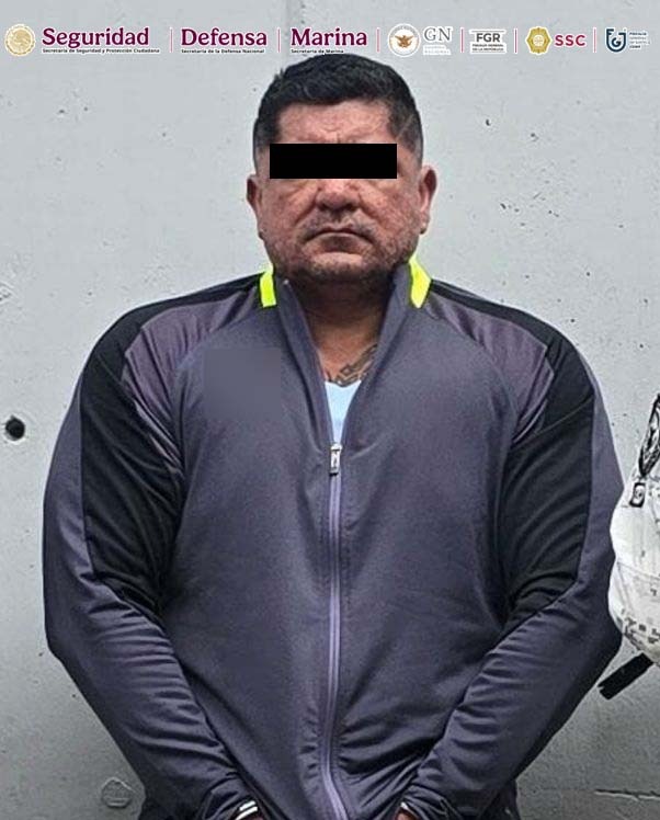 Detienen en la CDMX a un hombre con dosis de droga, dos armas de fuego y un lanzagranadas